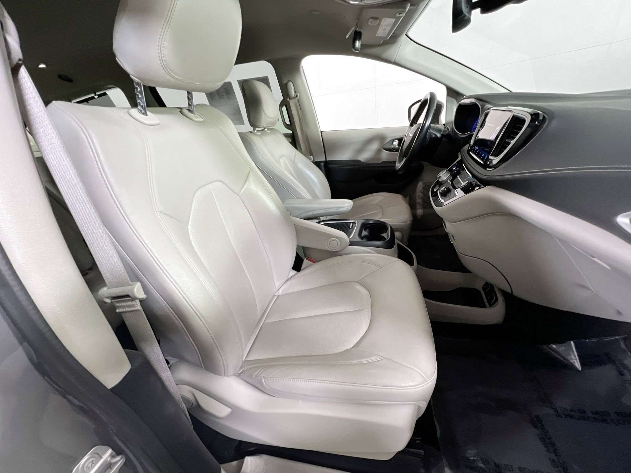 Used 2021 Chrysler Pacifica Touring-L image 28