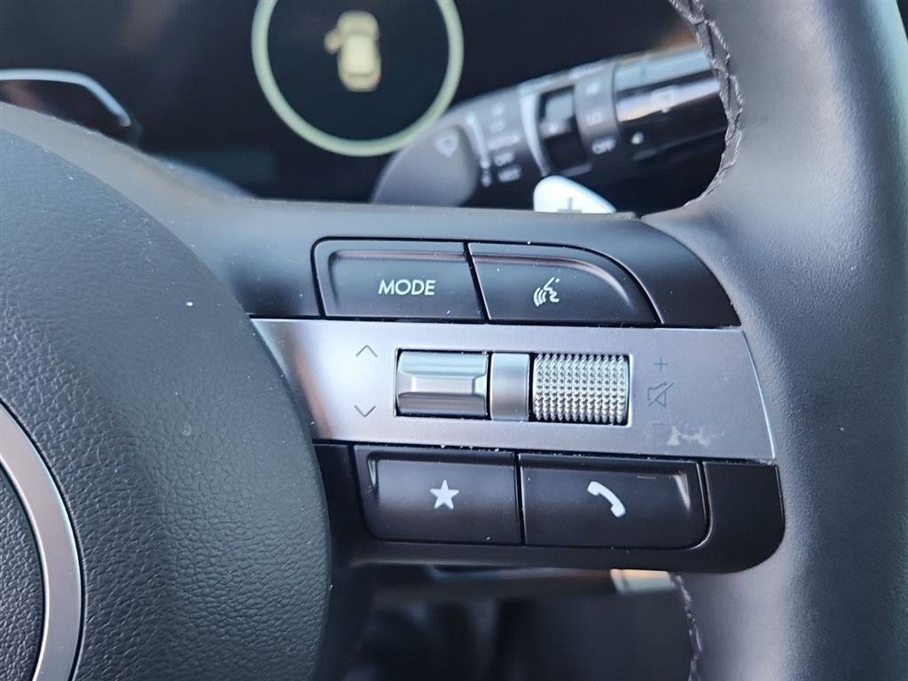 Used 2025 Hyundai Tucson Limited image 14