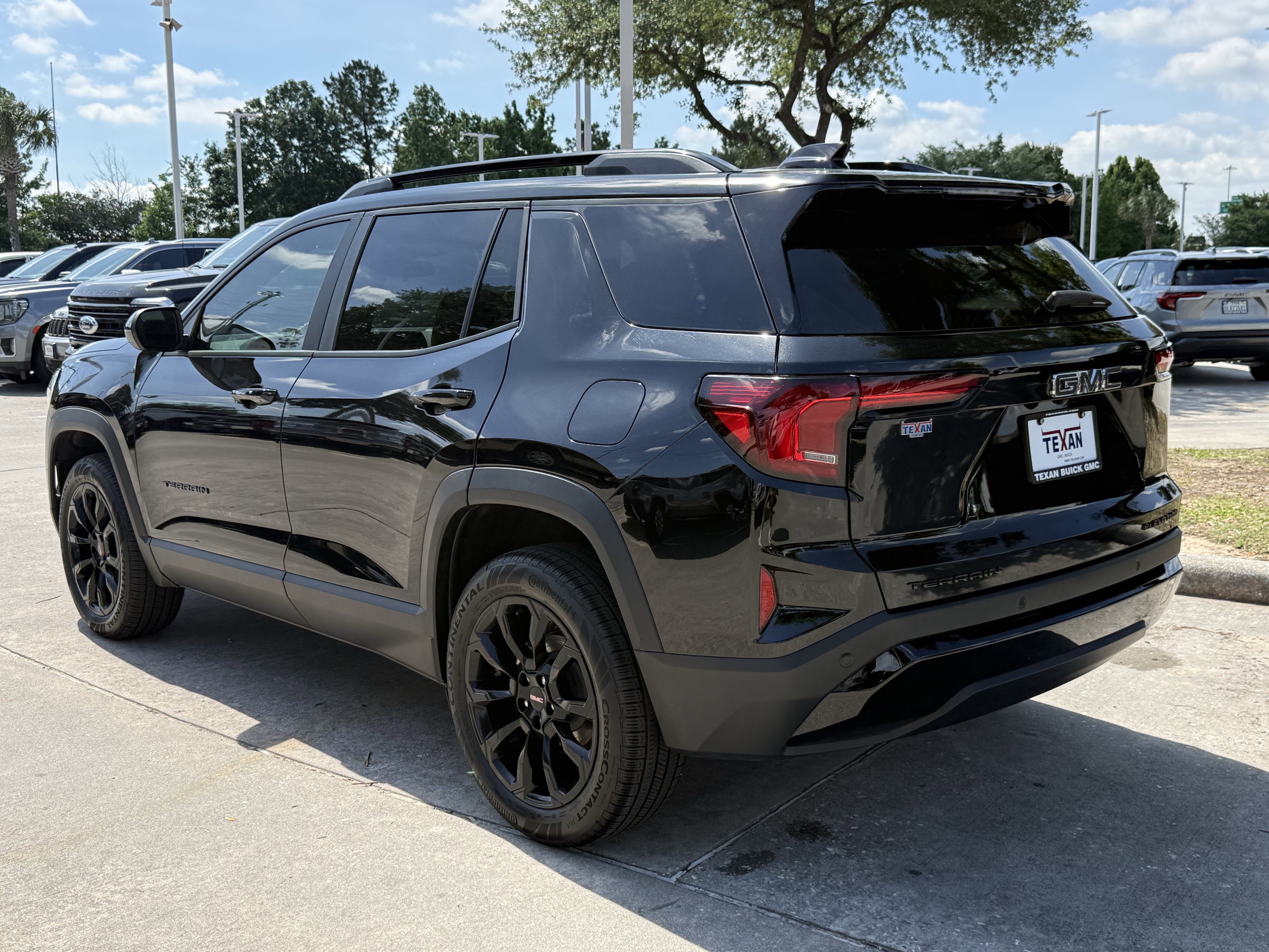 Used 2026 GMC Terrain Elevation w/ Elevation Premium Package FWD image 7