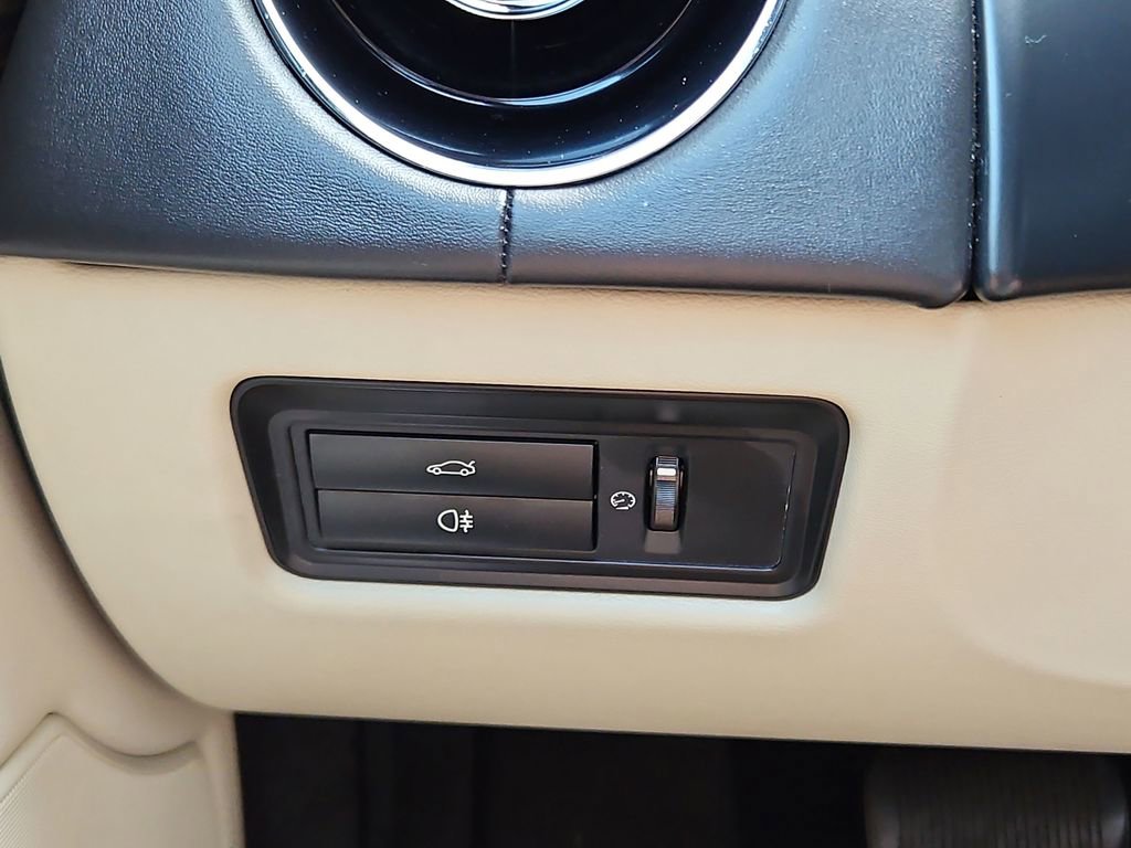 Used 2019 Jaguar XJ L Portfolio RWD image 15