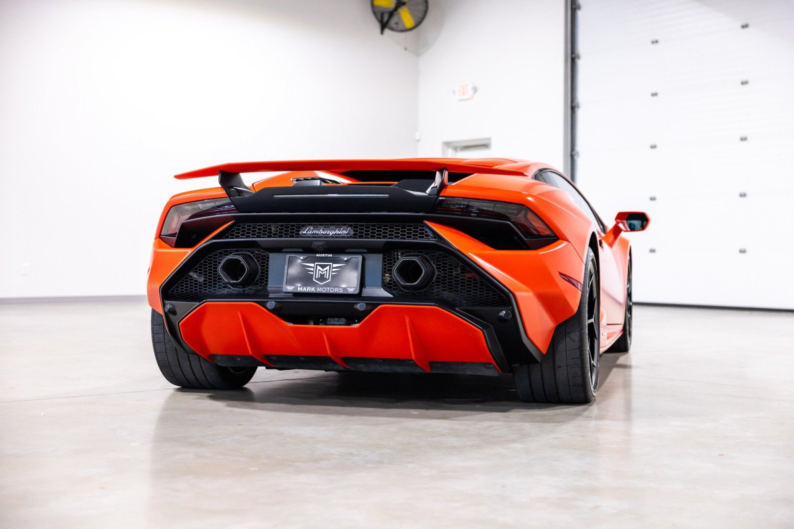 Used 2023 Lamborghini Huracan Tecnica RWD image 4