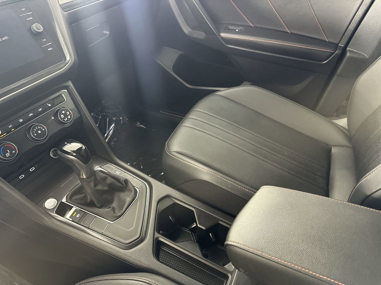 Used 2024 Volkswagen Tiguan Wolfsburg Edition image 21