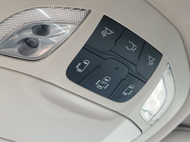 Used 2023 Chrysler Pacifica Touring-L FWD image 25