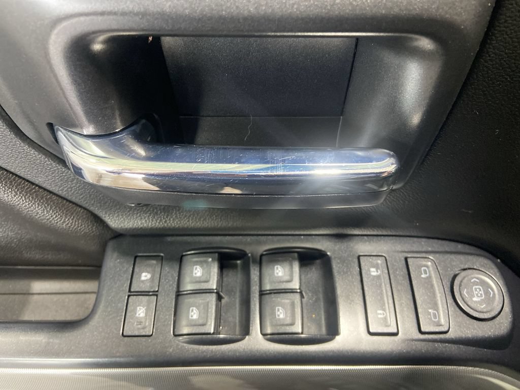 Used 2018 Chevrolet Silverado 1500 LT w/ All Star Edition AWD/4WD image 22