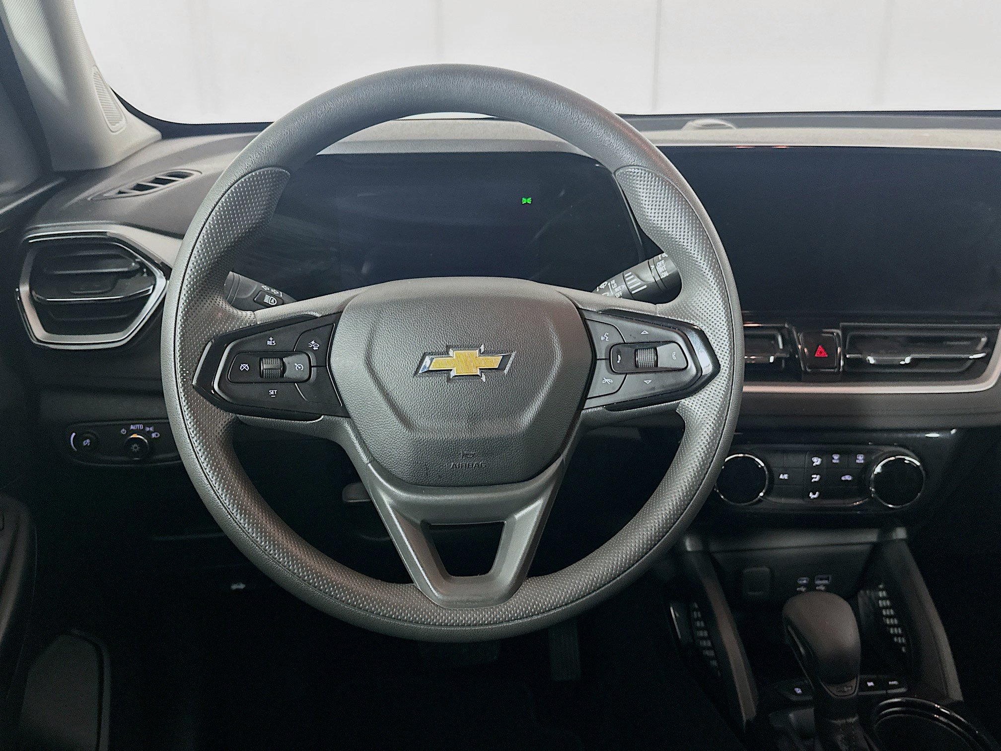 Used 2025 Chevrolet TrailBlazer LT AWD/4WD image 17