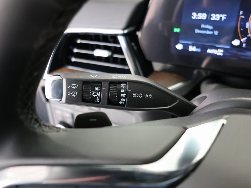 New 2025 Chevrolet Suburban High Country image 17