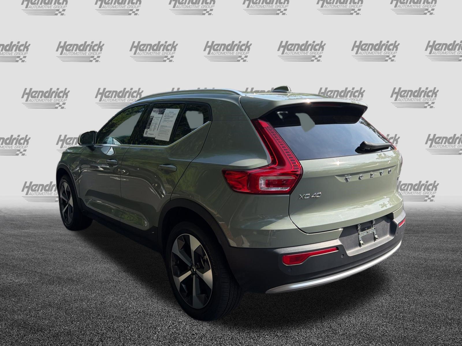 Certified 2023 Volvo XC40 B5 Plus AWD/4WD image 8