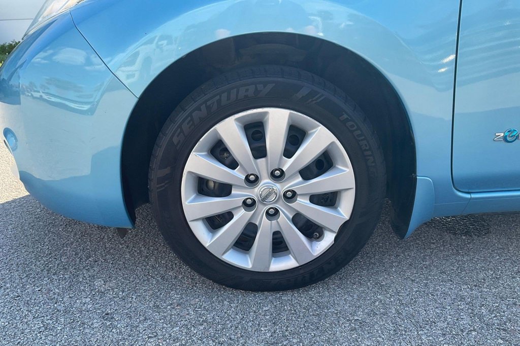 Used 2015 Nissan Leaf S w/ Charge Package FWD image 9