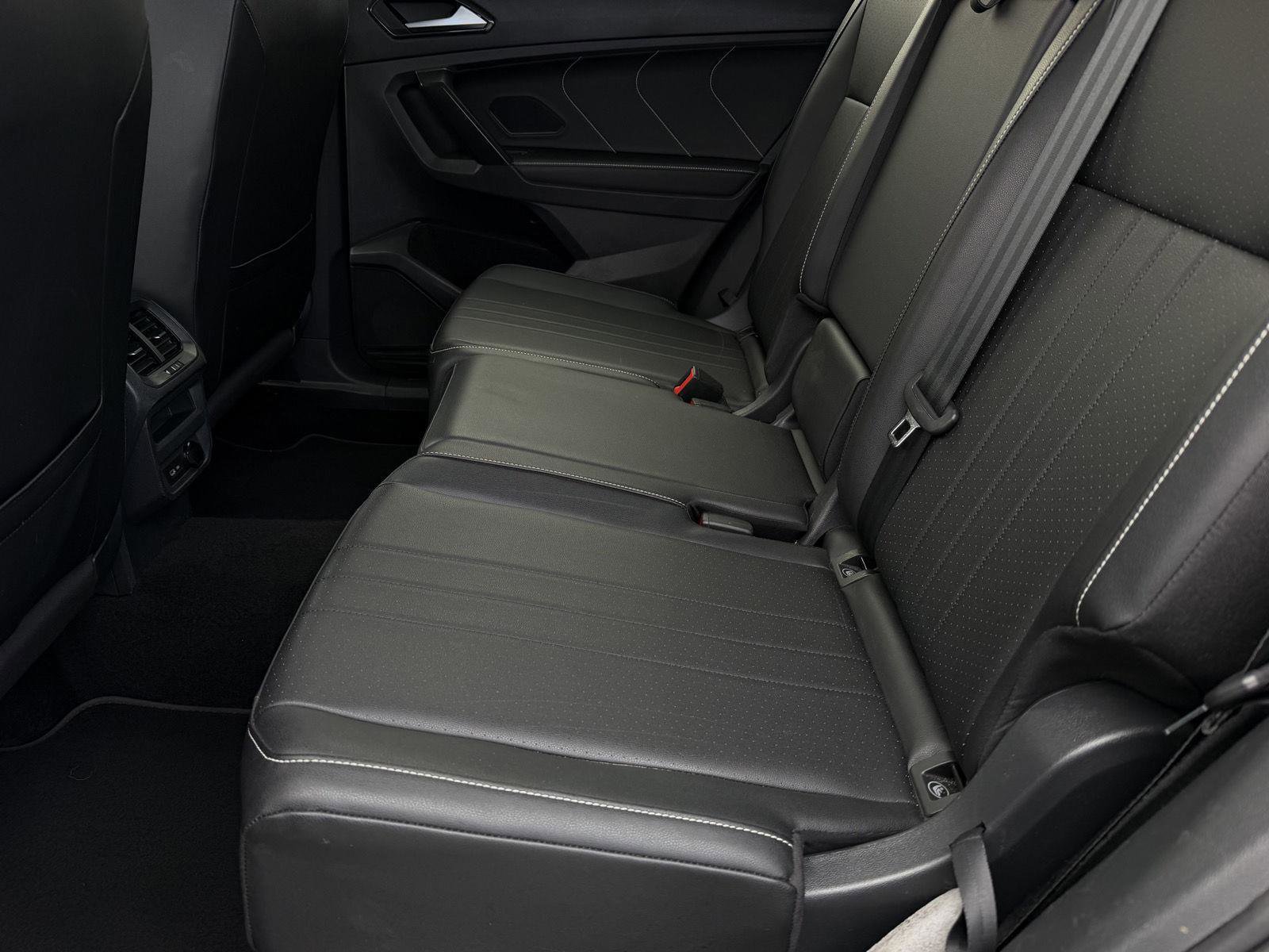 Used 2023 Volkswagen Tiguan SE image 8