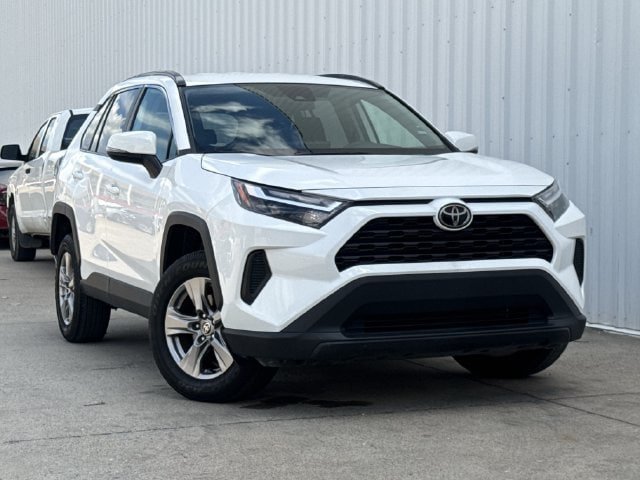 Used 2025 Toyota RAV4 XLE FWD image 2