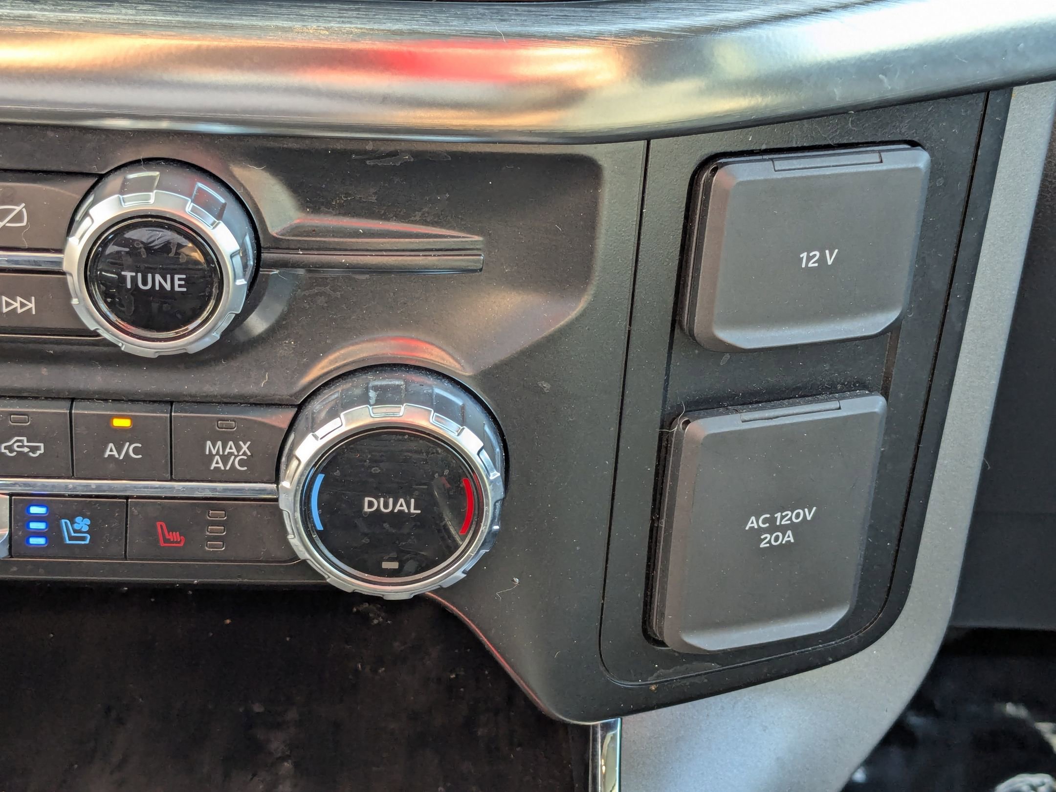 Certified 2022 Ford F150 Lariat w/ Equipment Group 502A High AWD/4WD image 33