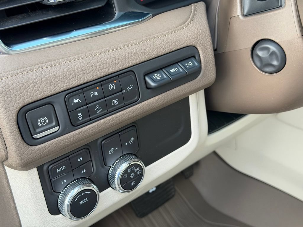 Used 2022 GMC Yukon XL Denali AWD/4WD image 20