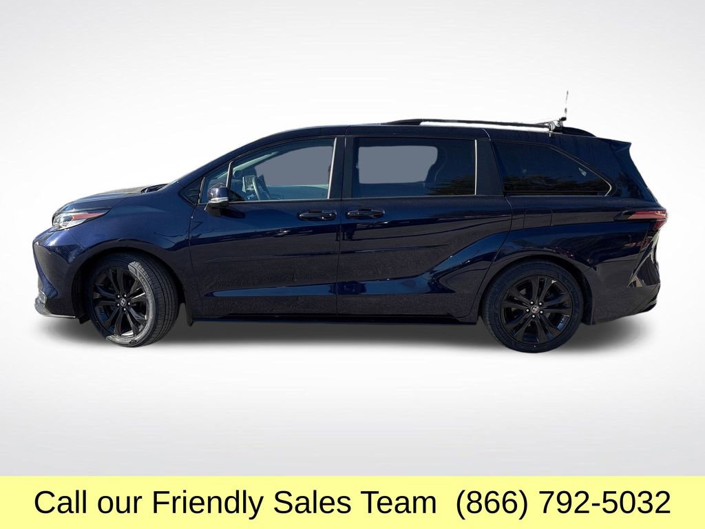 Certified 2022 Toyota Sienna Platinum image 2