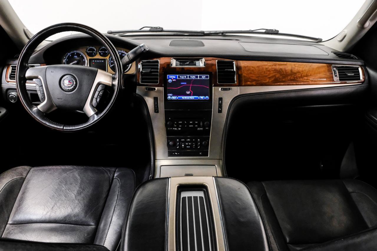 Used 2013 Cadillac Escalade Platinum RWD image 18