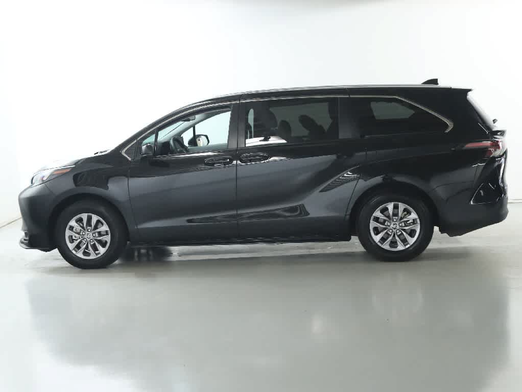 Certified 2026 Toyota Sienna LE AWD/4WD image 37