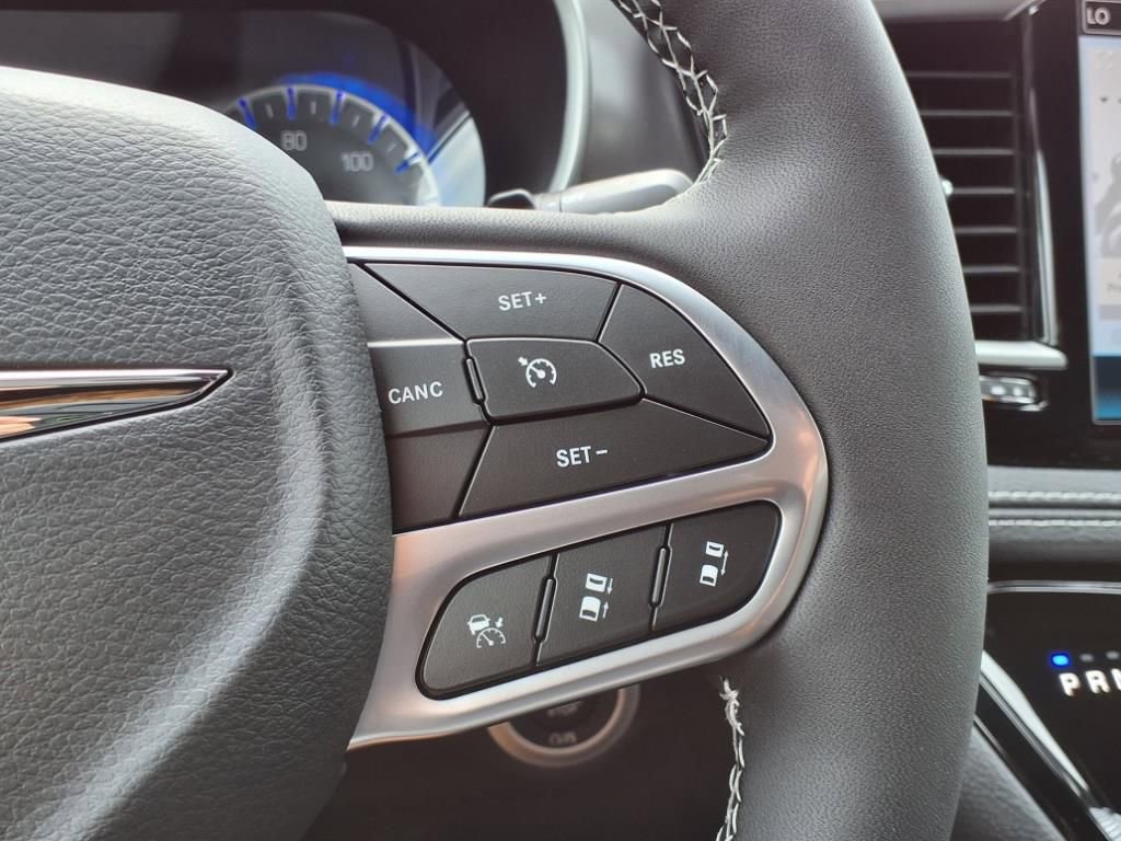 New 2025 Chrysler Pacifica Select image 20