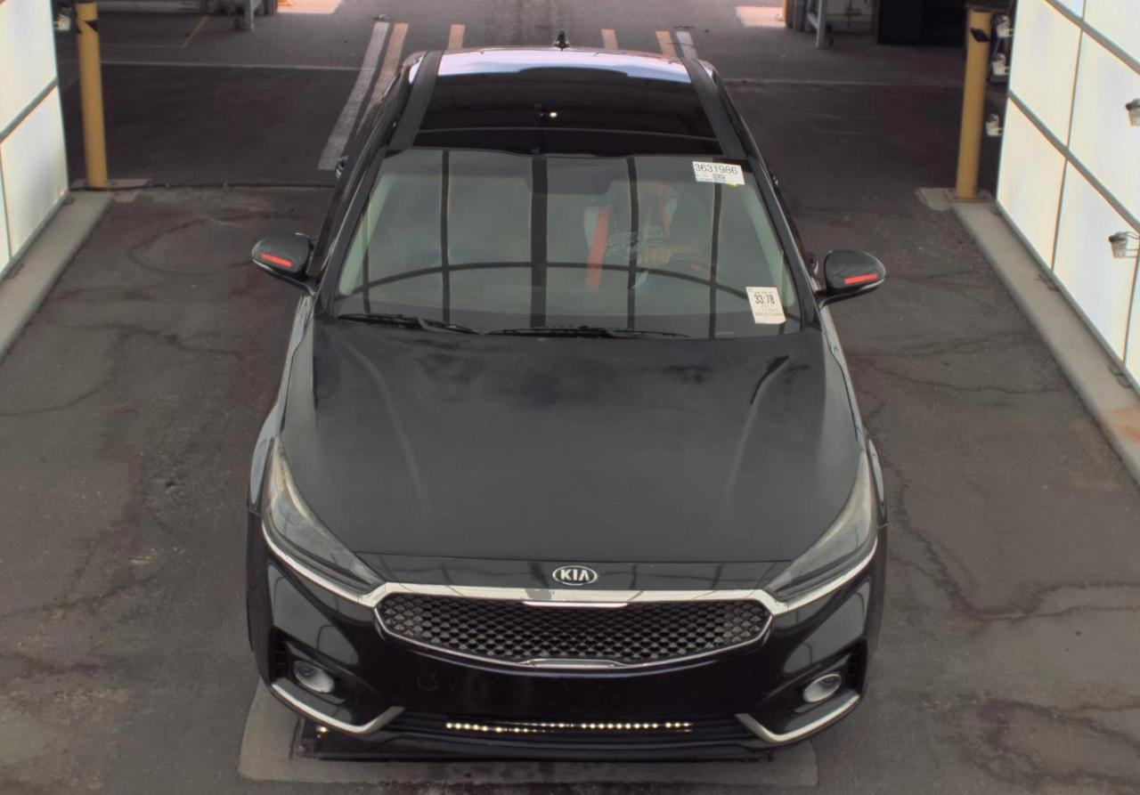 Used 2017 Kia Cadenza Premium w/ Luxury Package FWD image 2