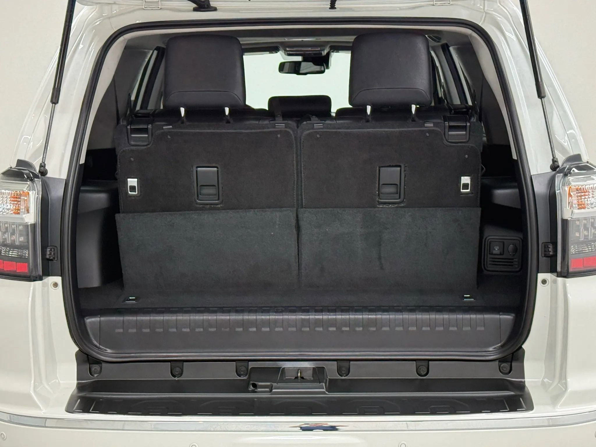 Used 2020 Toyota 4Runner Limited image 40