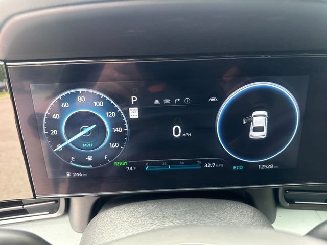 Used 2025 Hyundai Elantra Limited FWD image 12