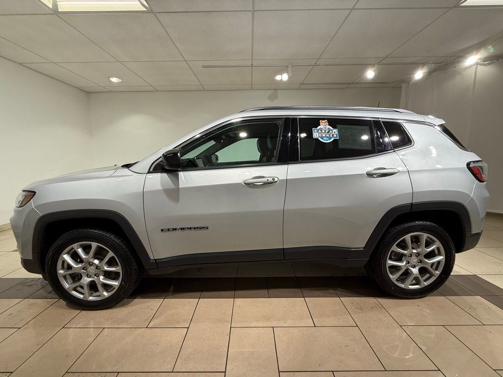 Used 2024 Jeep Compass Latitude image 2