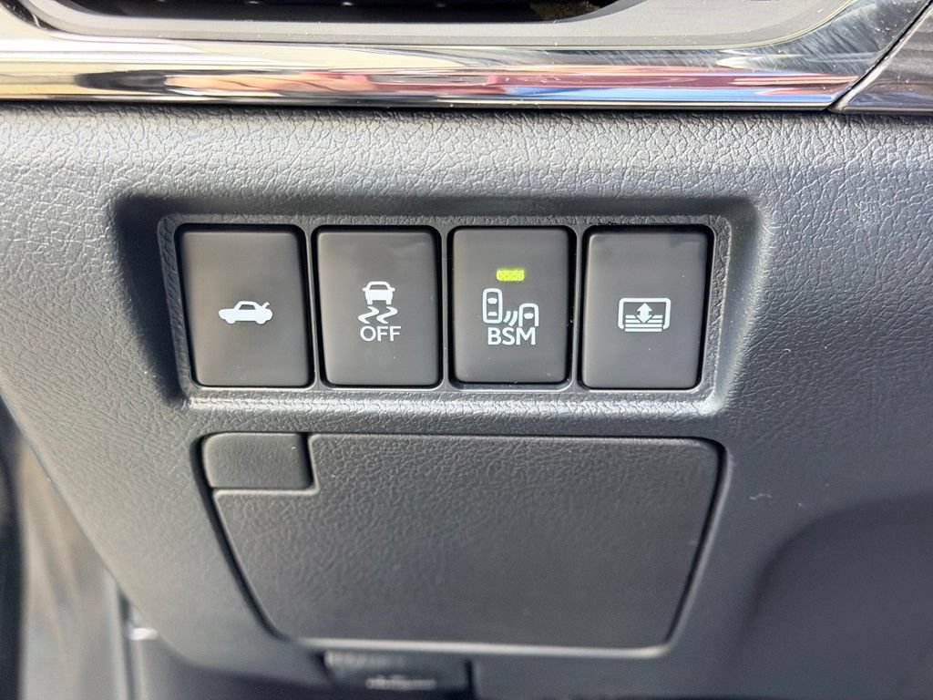 Used 2015 Toyota Avalon Limited FWD image 40