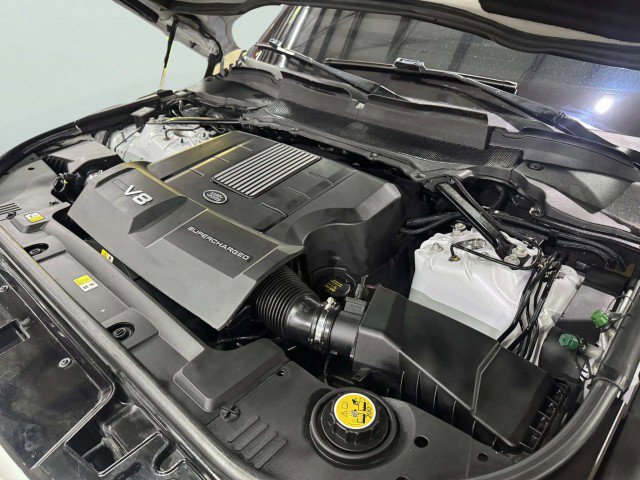 Used 2017 Land Rover Range Rover Sport HSE image 39