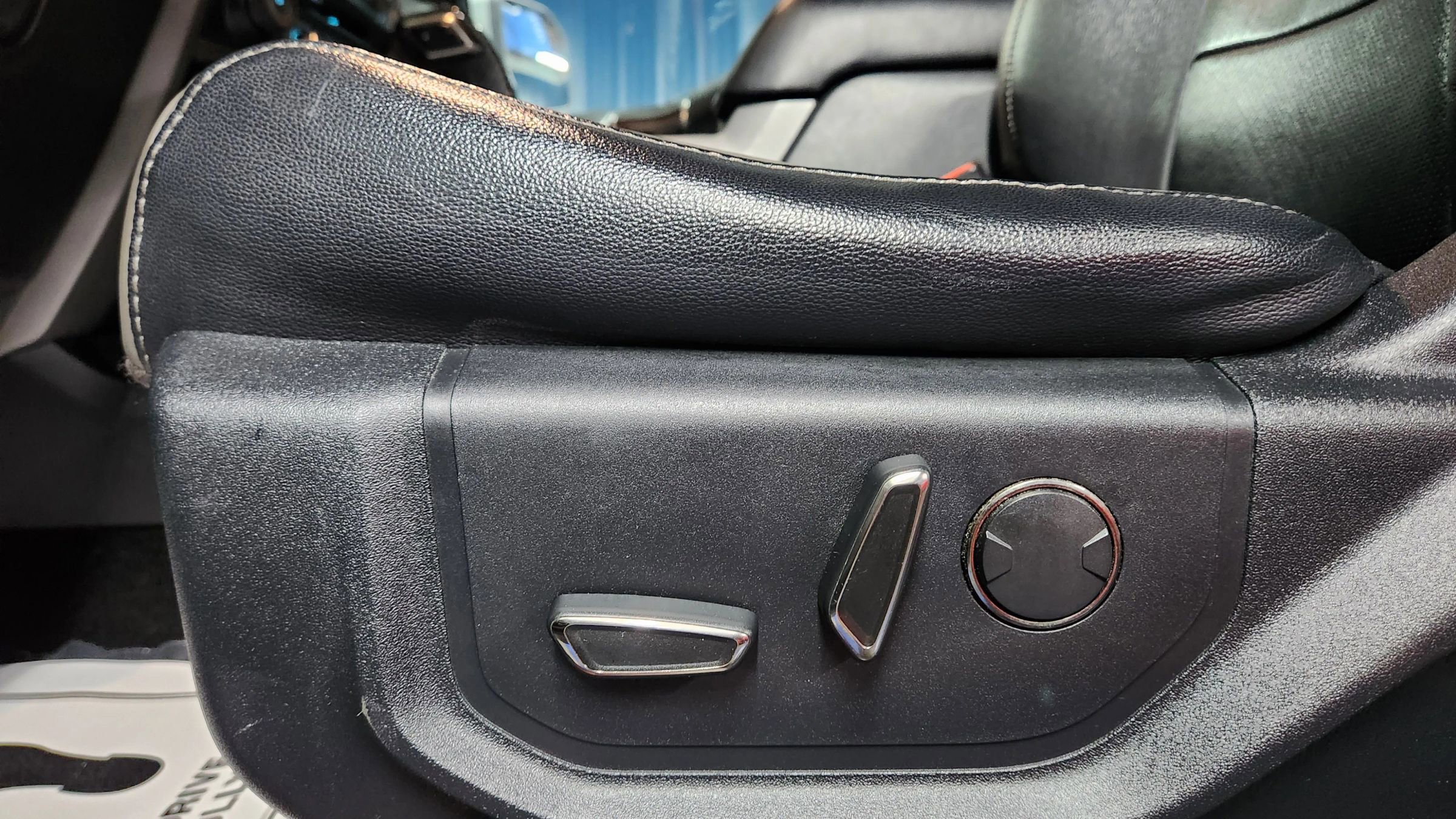 Used 2017 Ford F150 Raptor w/ Equipment Group 802A Luxury image 13