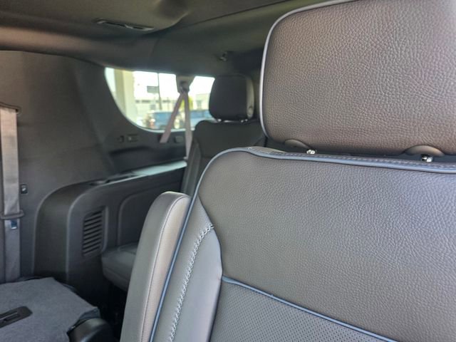 Used 2023 GMC Yukon XL Denali w/ Advanced Technology Package image 9