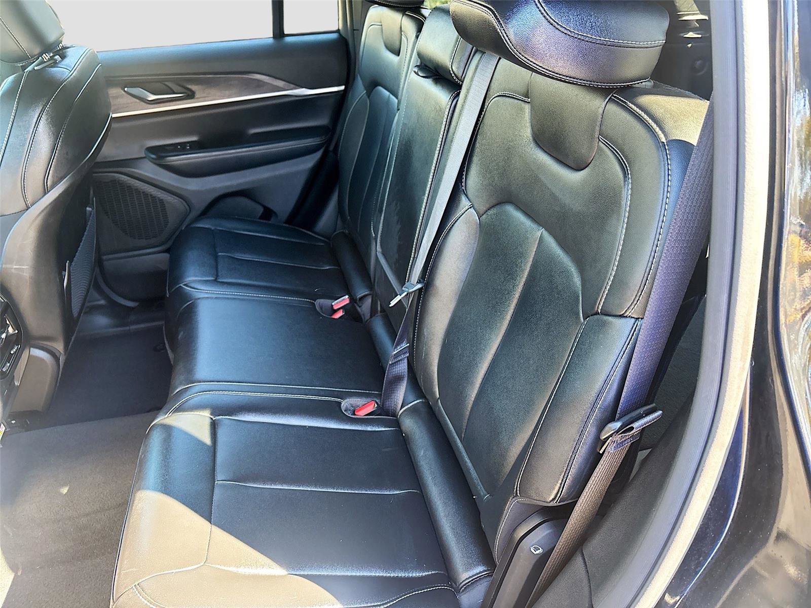 Used 2024 Jeep Grand Cherokee Limited image 27