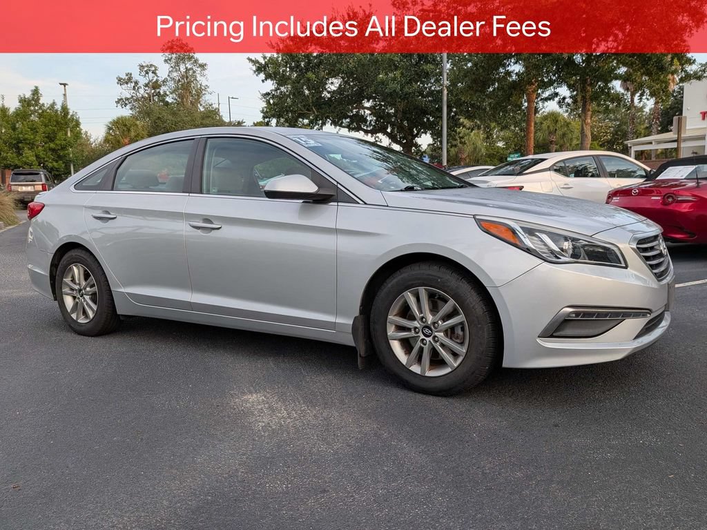 Used 2015 Hyundai Sonata SE w/ Option Group 02 FWD image 2