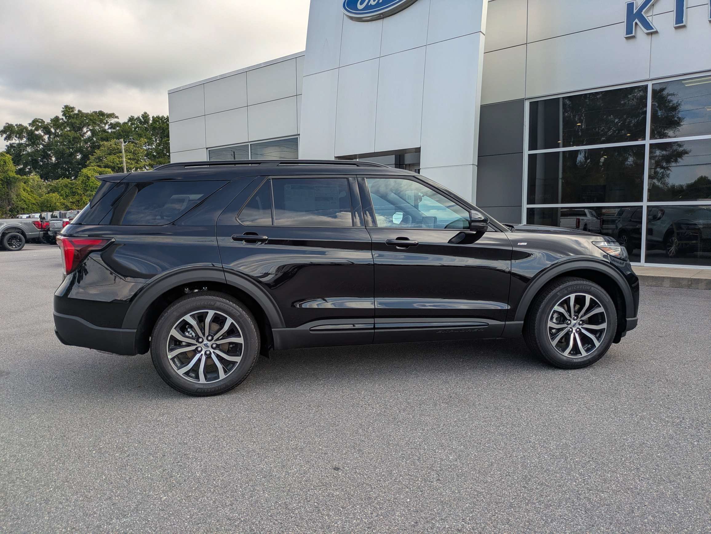 New 2026 Ford Explorer ST-Line RWD image 3