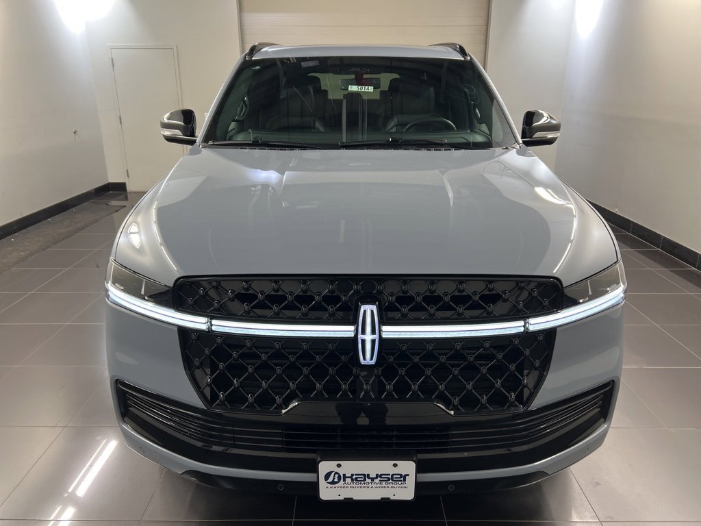 New 2026 Lincoln Navigator Reserve image 2