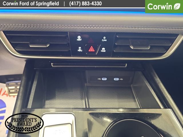 Used 2024 Volkswagen Atlas Peak Edition SE AWD/4WD image 25