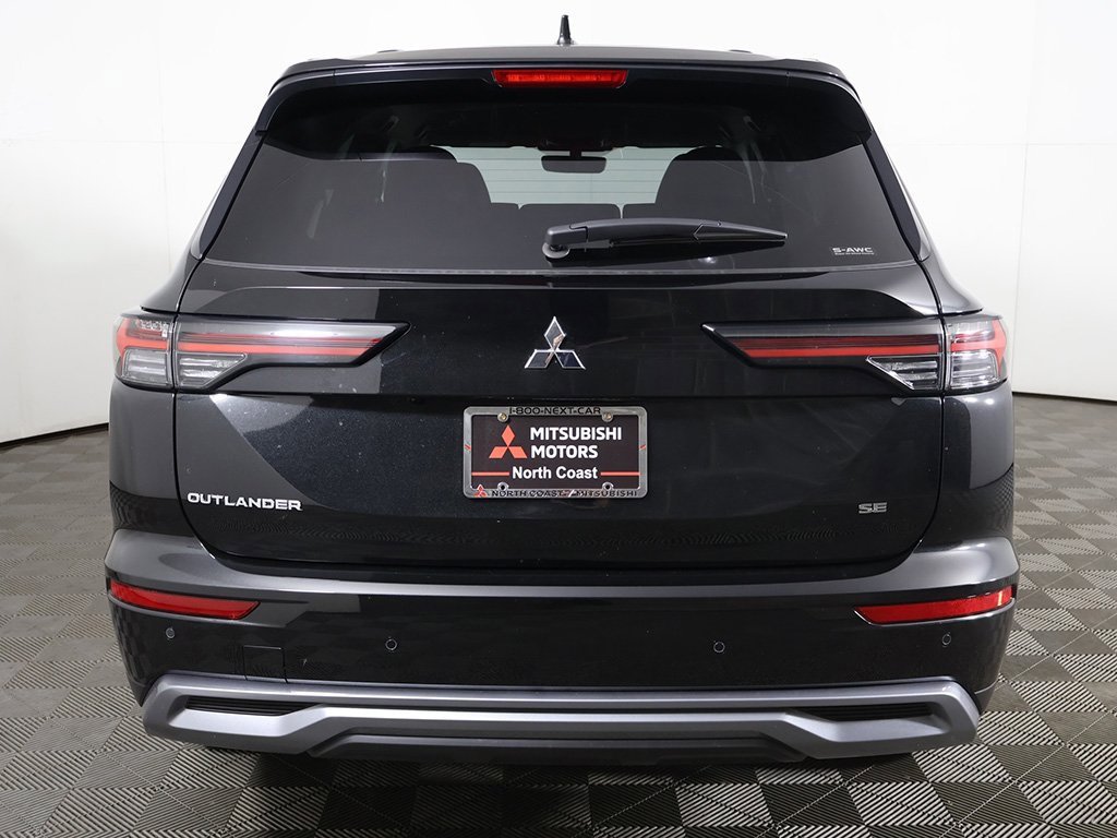 New 2025 Mitsubishi Outlander SE image 14