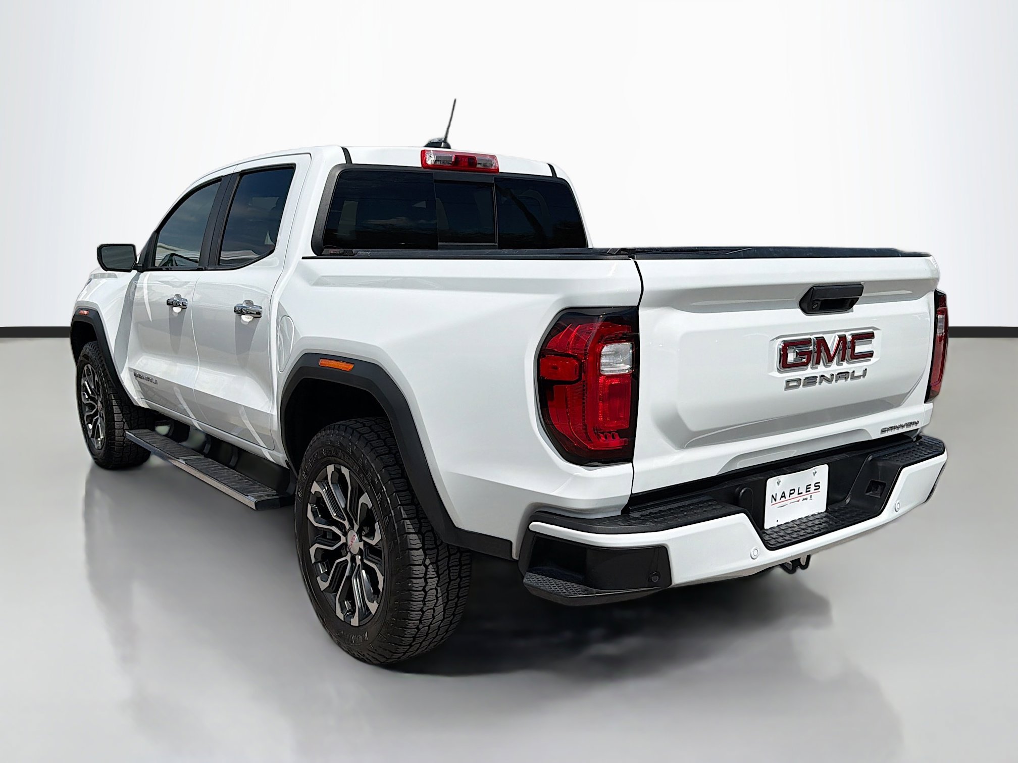 Used 2023 GMC Canyon Denali image 5