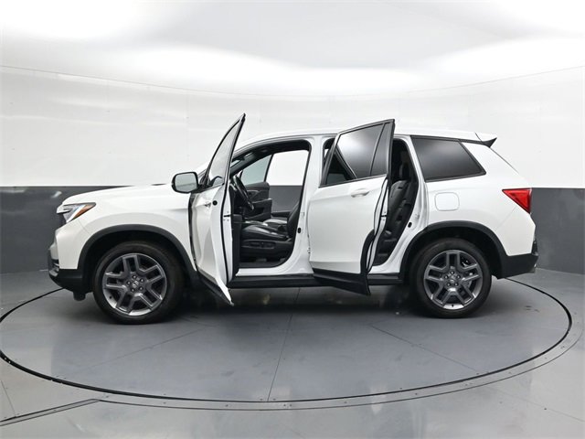 Used 2023 Honda Passport EX-L image 32