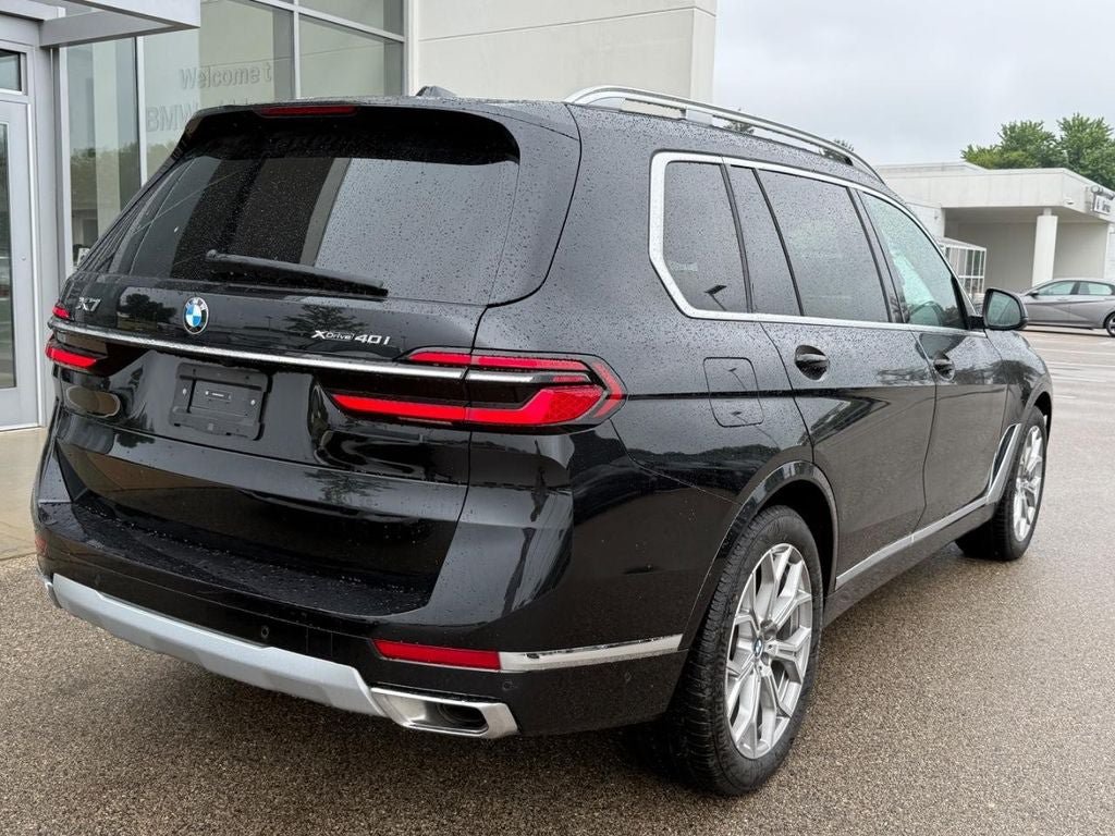 Used 2025 BMW X7 xDrive40i AWD/4WD image 3