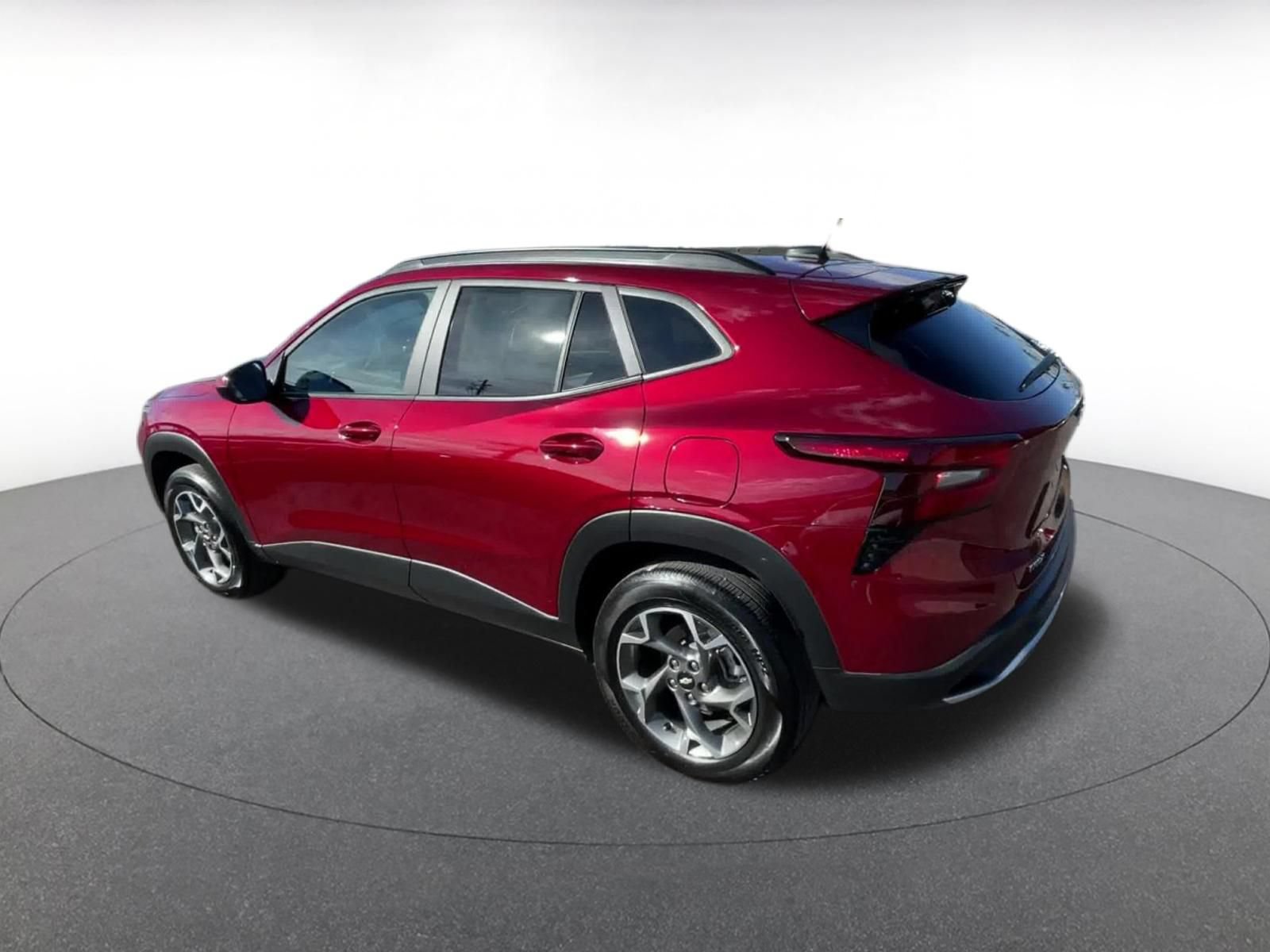 Used 2025 Chevrolet Trax LT FWD image 10