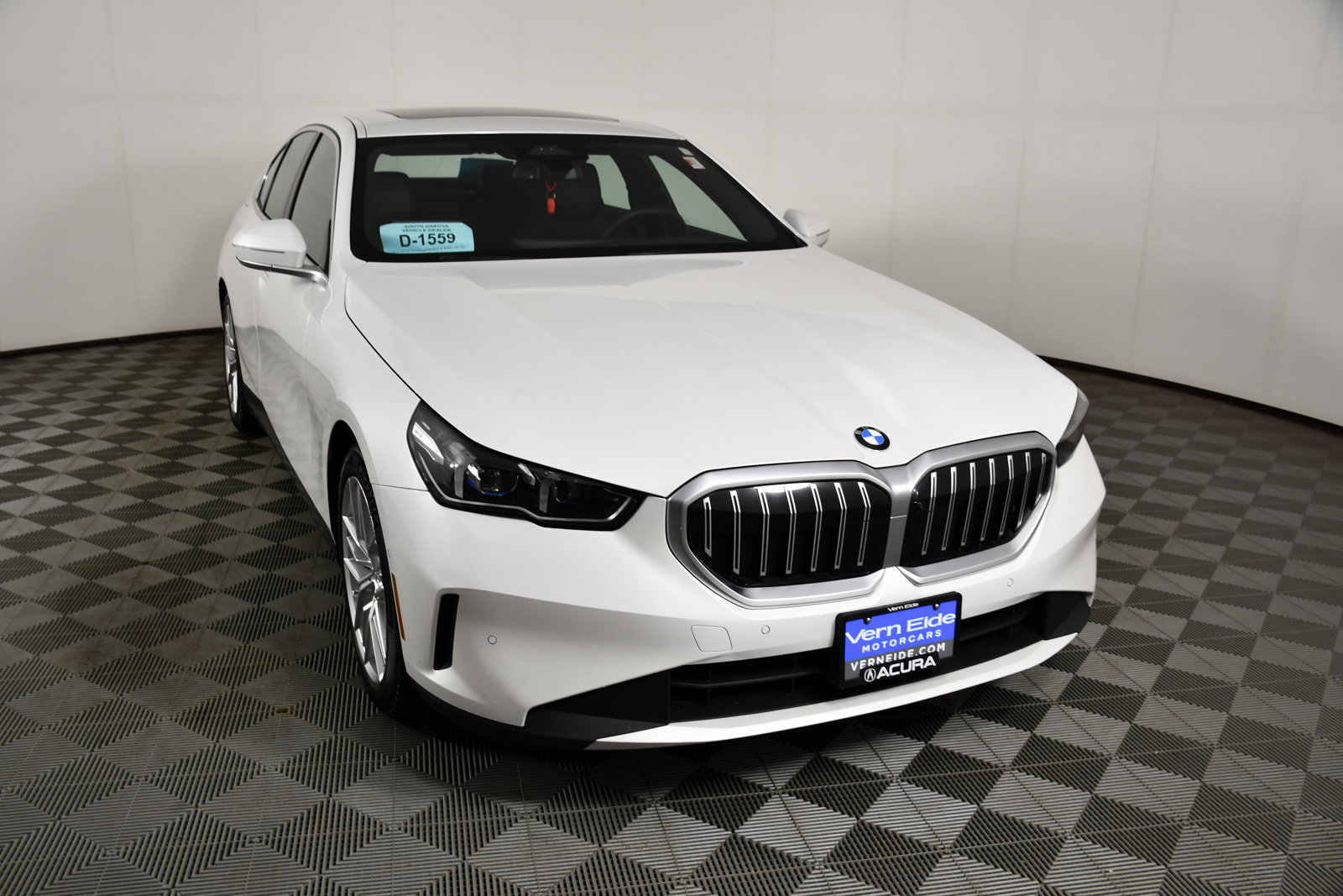 Used 2025 BMW 530i xDrive AWD/4WD image 3