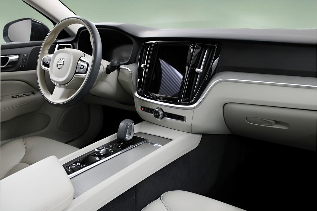 Used 2023 Volvo S60 B5 Plus w/ Climate Package image 24