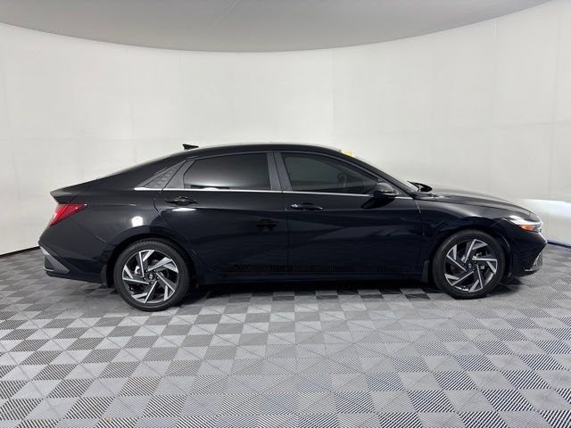 Used 2024 Hyundai Elantra SEL w/ Convenience Package FWD image 5