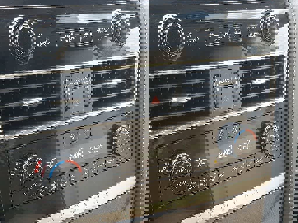 Used 2024 Nissan Armada SV image 17