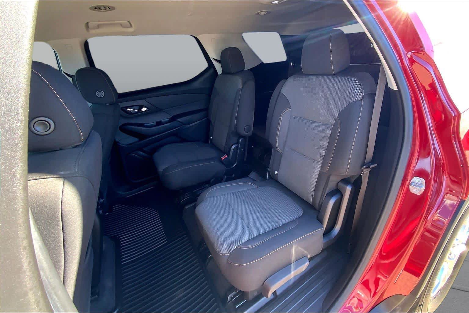 Used 2019 Chevrolet Traverse LT FWD image 21