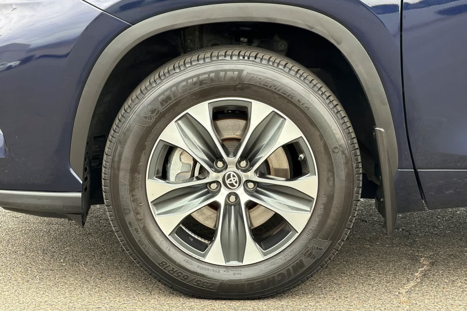 Used 2024 Toyota Highlander XLE AWD/4WD image 31