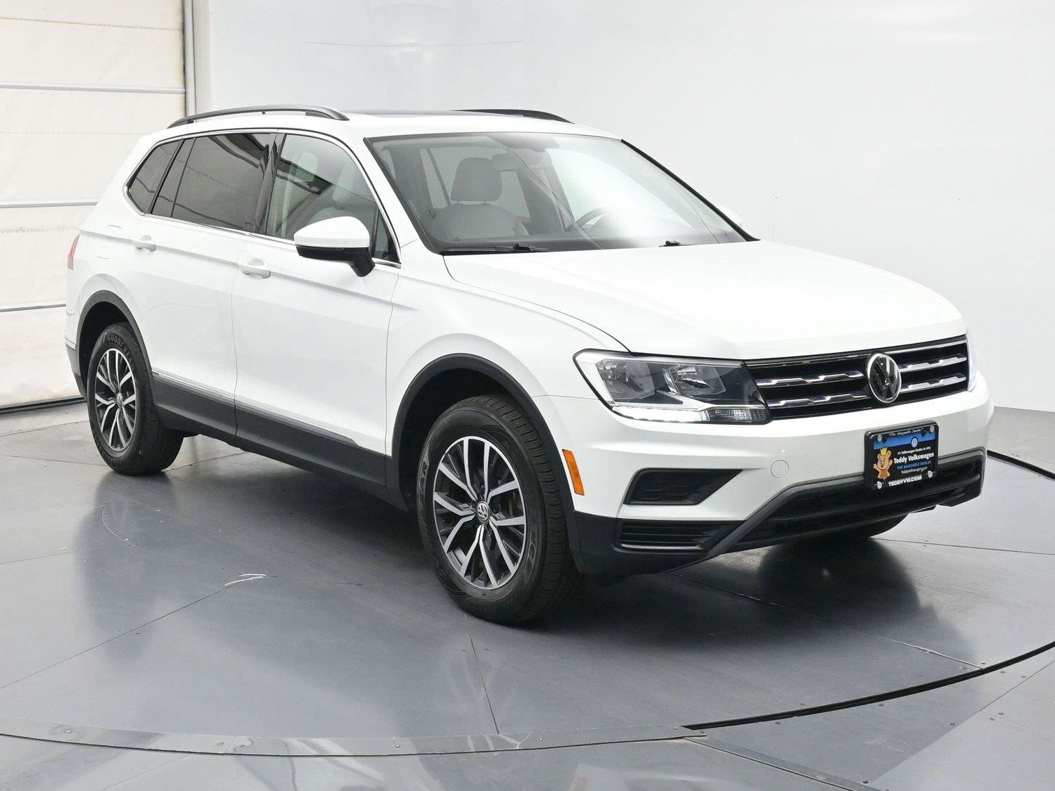 Used 2020 Volkswagen Tiguan SE w/ Panoramic Sunroof Package AWD/4WD image 24
