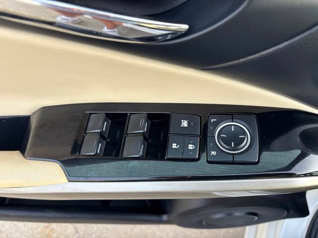 Used 2016 Lexus IS 200t RWD image 8
