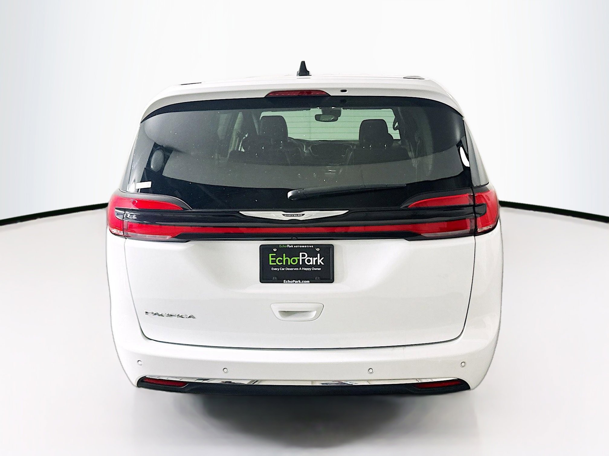 Used 2024 Chrysler Pacifica Touring-L image 7