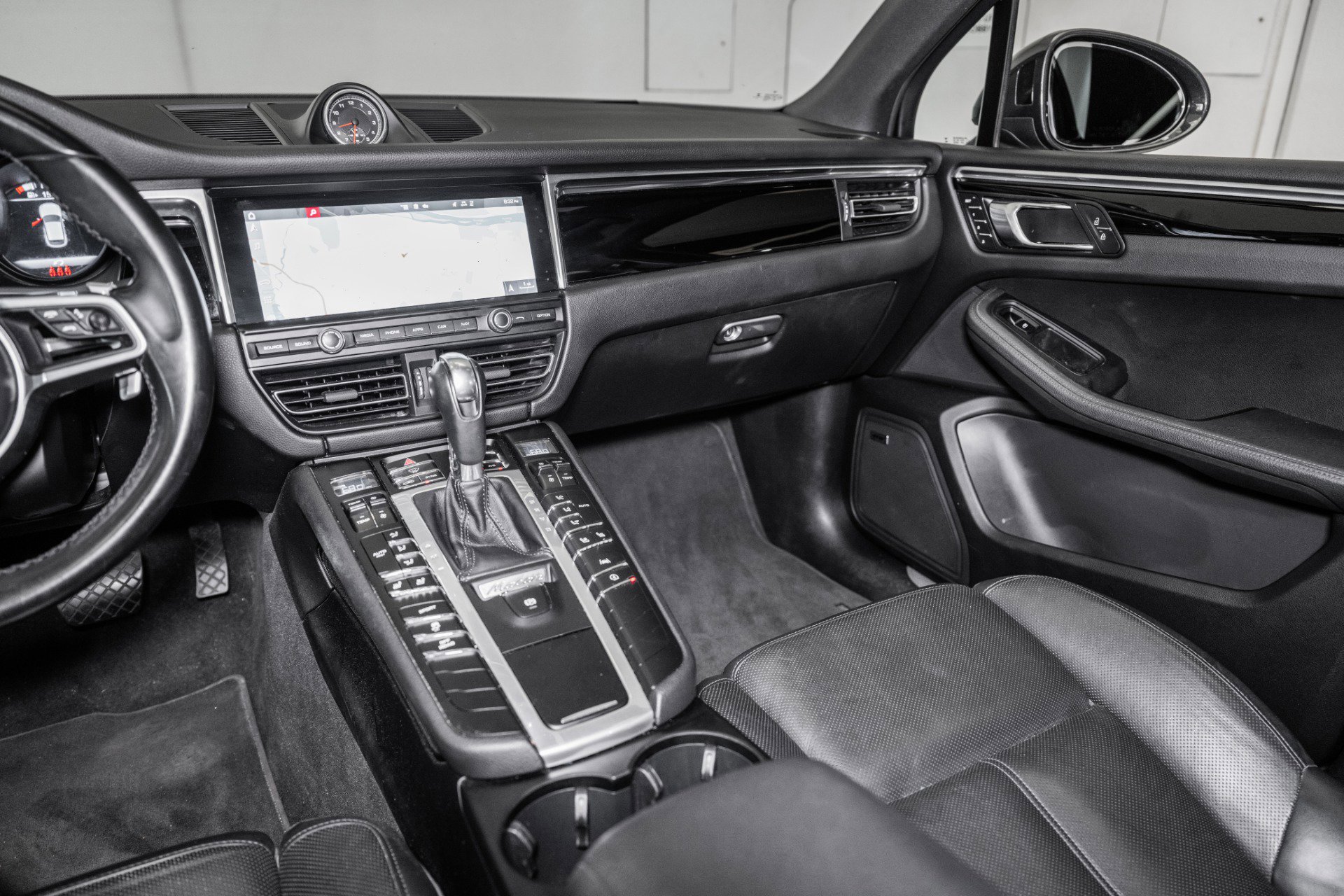 Used 2021 Porsche Macan S image 30