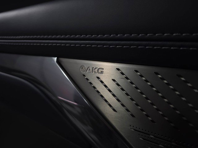 Used 2025 Cadillac Escalade IQ Luxury 2 w/ LPO, Premium Carpet Package image 33