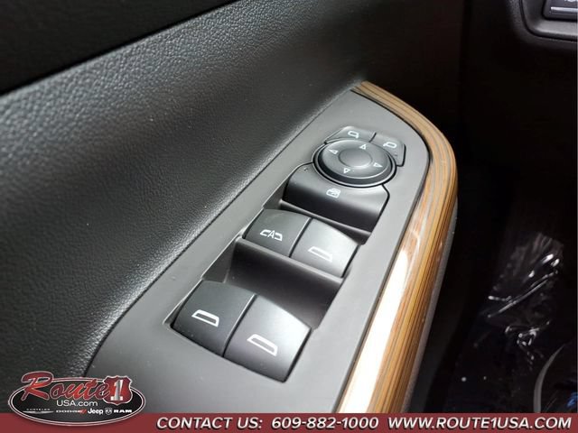 Used 2020 GMC Acadia SLE w/ Driver Convenience Package AWD/4WD image 30